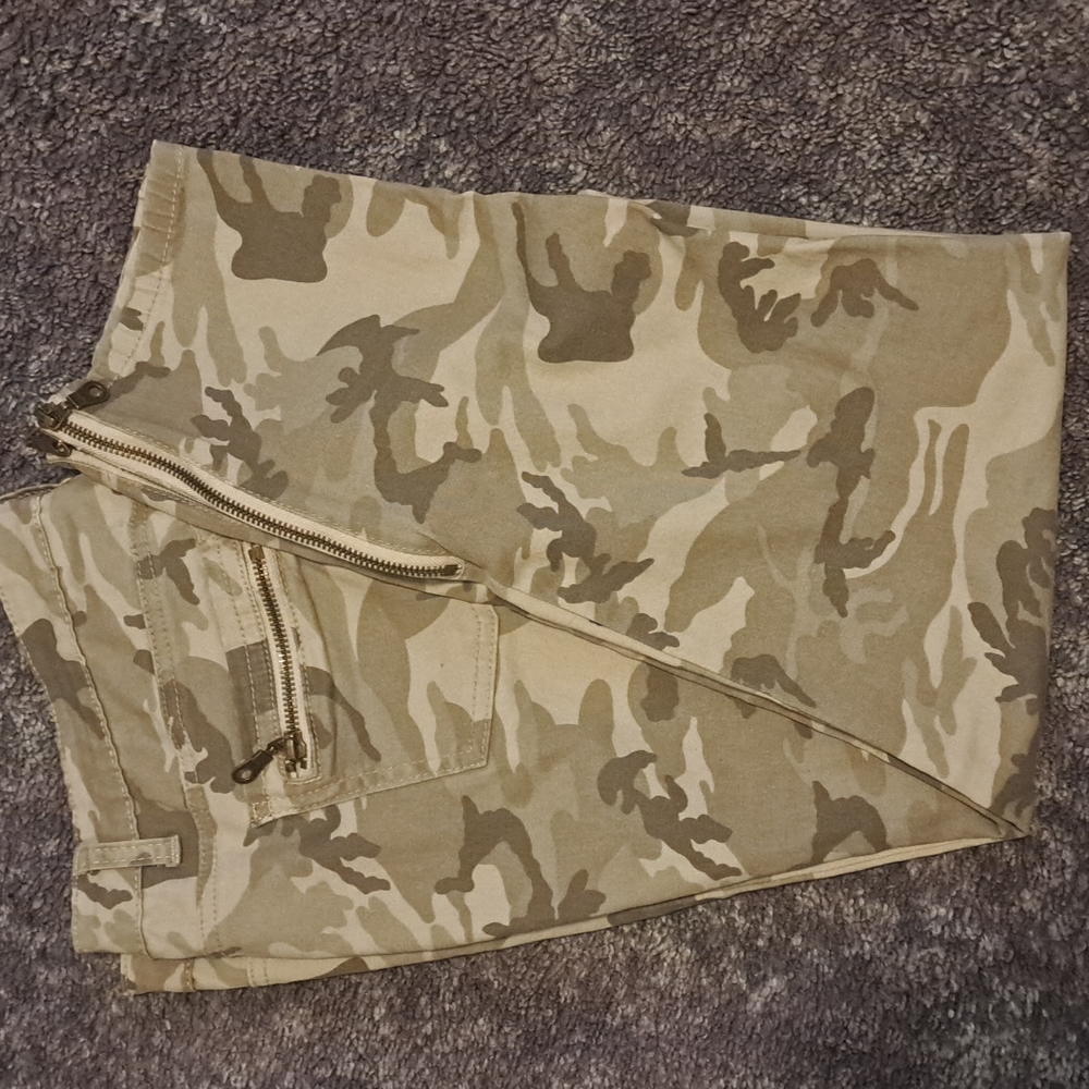 Camo i Jean's by Buffalo size 34 ankle grazer